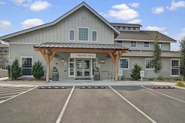 Seasons at Farmington Reserve apartments — community photo