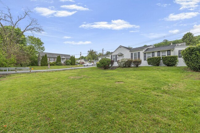 Photo - 1402 Valley Rd