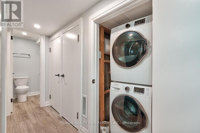 Photo - 2 Holmstead Ct