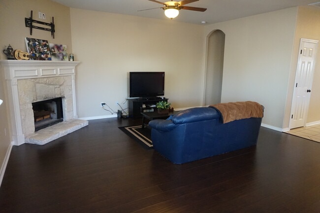 Photo - 2121 Warwick Pl