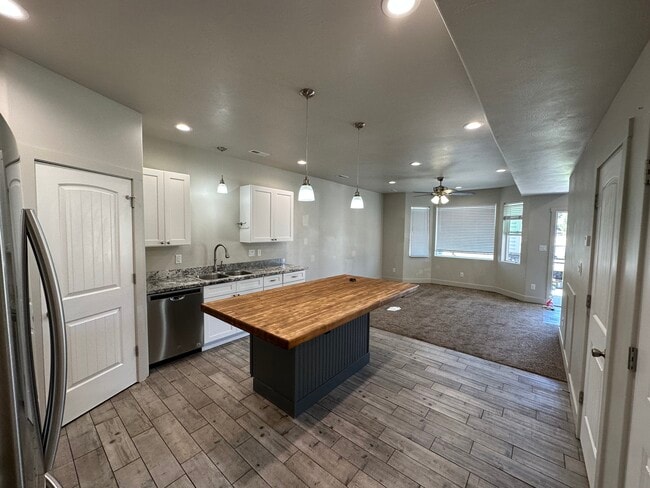 Photo - 187 Courthouse Way