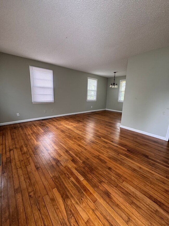 Photo - 503 Henderson Dr