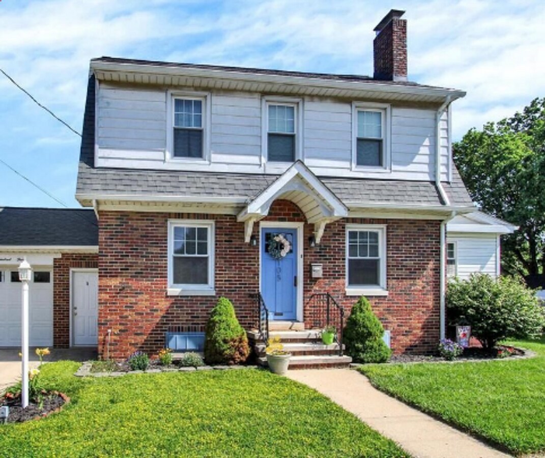 Single Family Home with Garage - Single Family Home with Garage