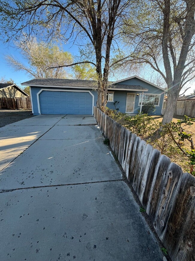Building Photo - Charming 3-Bedroom Retreat with 2 Full Baths in Dayton's Serene Setting