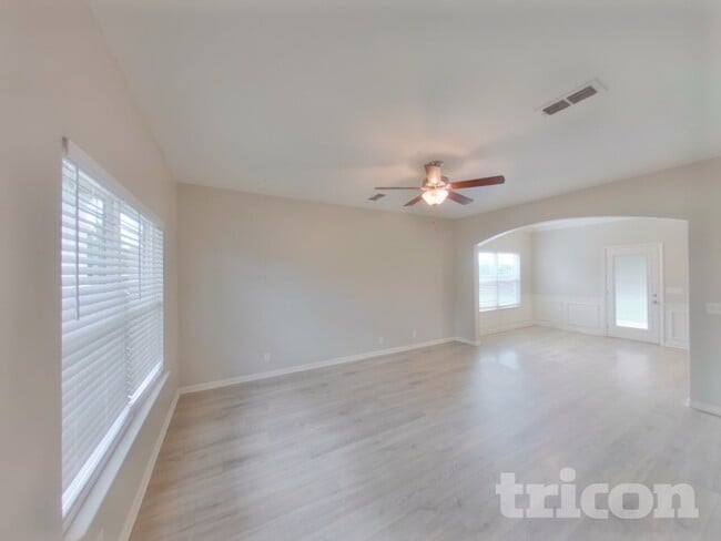 Photo - 2043 Shafer Dr