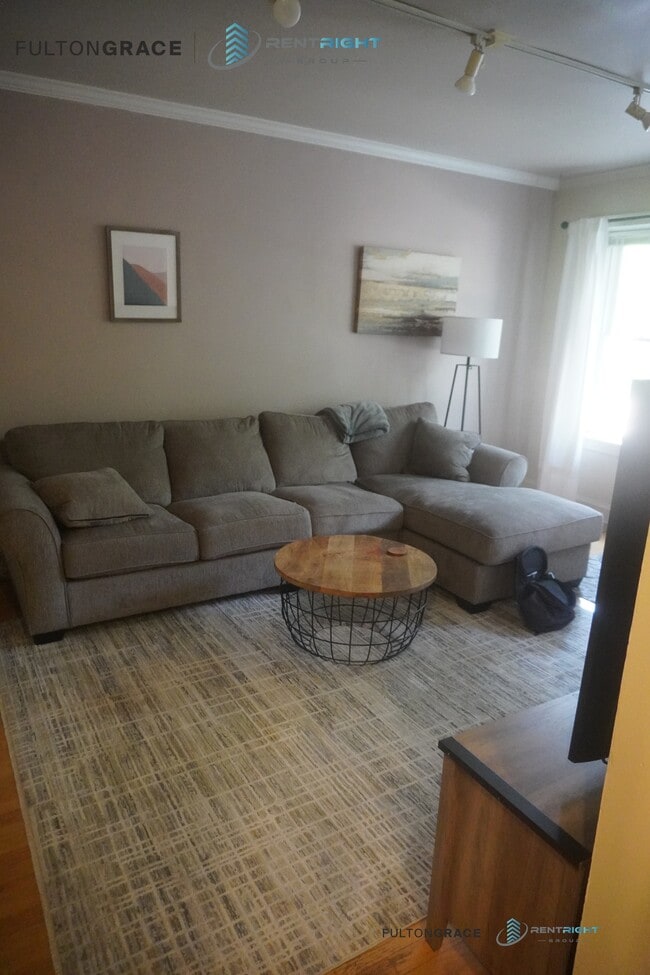 Building Photo - 537 W Eugenie St Unit #1 Rental
