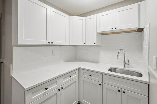 Building Photo - 44 Pratt St Unit 3L