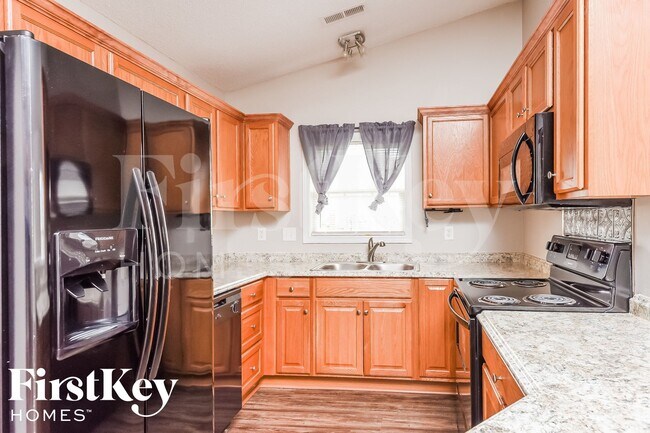 Photo - 435 Stephanie Dr