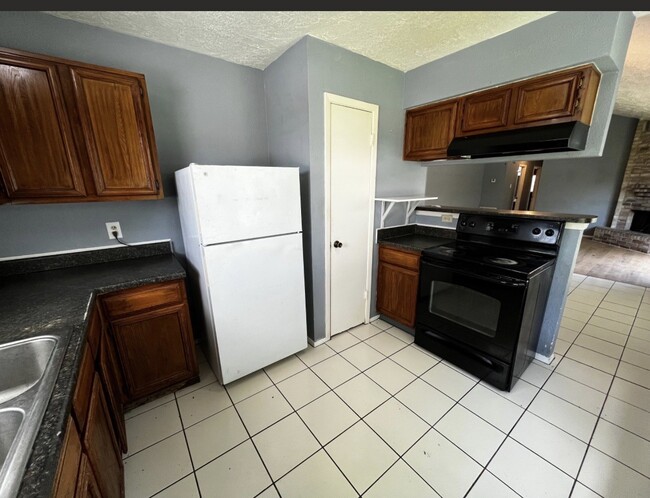 Photo - 11013 Crenchrus Ct