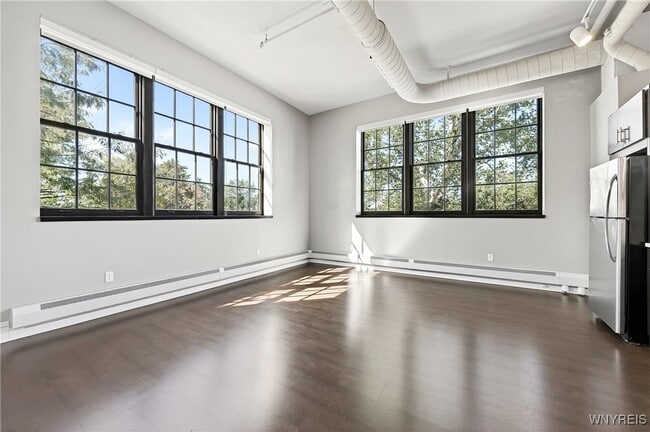 Photo - 2917 Main St