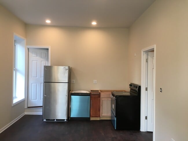 Photo - 321 W 24th St Unit 2R