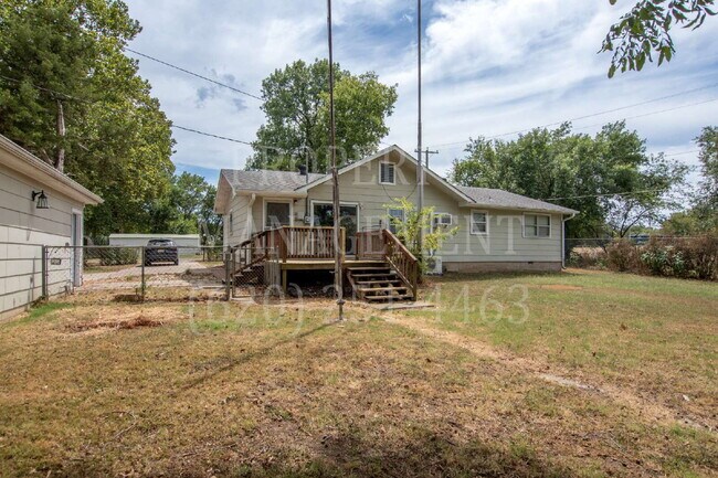 Photo - 3 Bed, 2 Bath - Detached Garage
