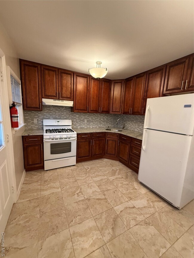 Photo - 956 Cherry Ln