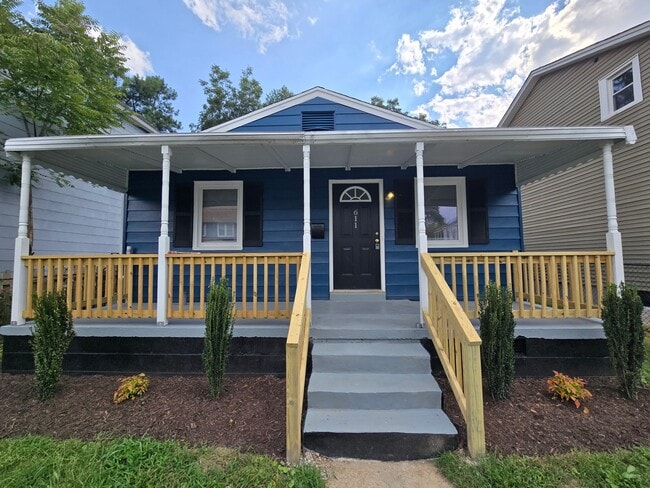 Photo - 611 Hazelhurst Ave