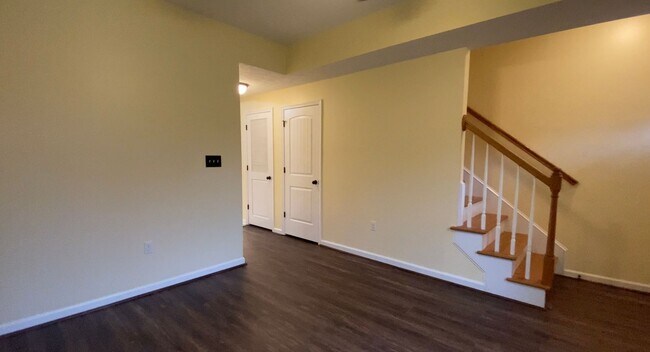 Photo - Townhouse within minutes of LU! Located on...