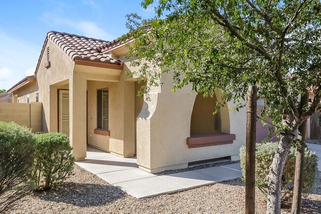 Photo - 17043 W Zuni St