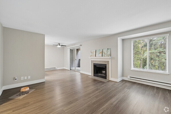 2BR, 2BA - 1,006SF - Living Room