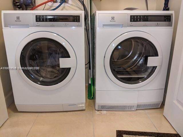 Building Photo - 9301 SW 92nd Ave Unit 210C