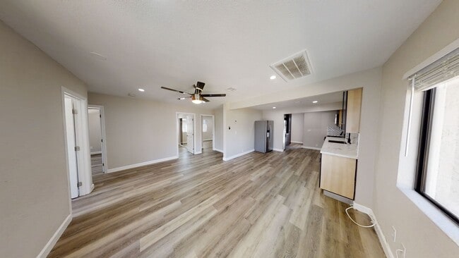 Photo - Newly Renovated (2022)! 7BD/3BA