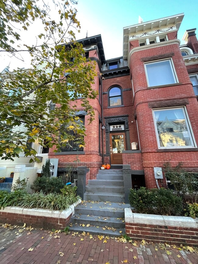 Photo - 918 Westminster St NW Unit B