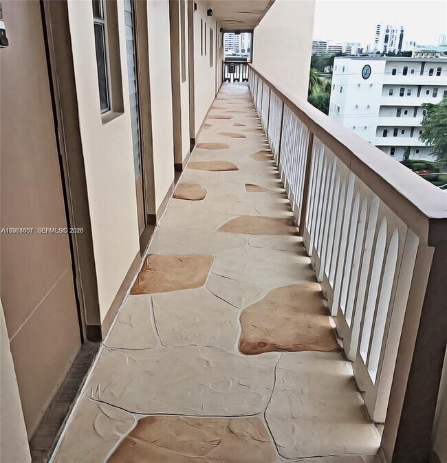 Photo - 609 NE 14th Ave Unidad 706