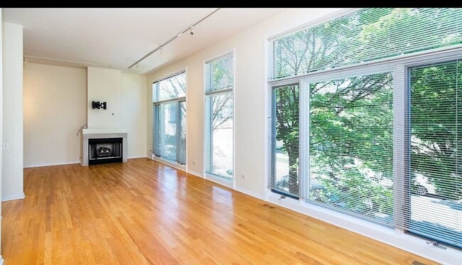 Photo - 441 W Blackhawk St