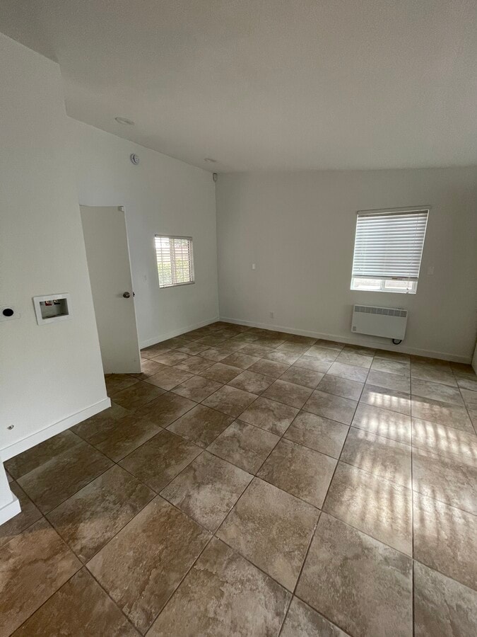 Photo - 22132 Saticoy St