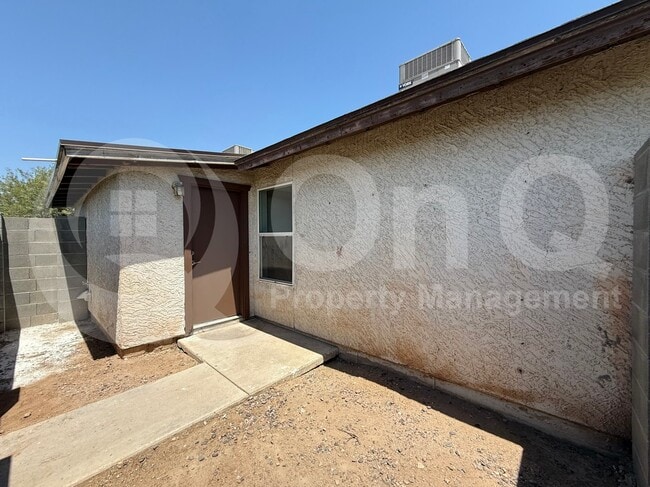Building Photo - 27 W Inglewood St Rental