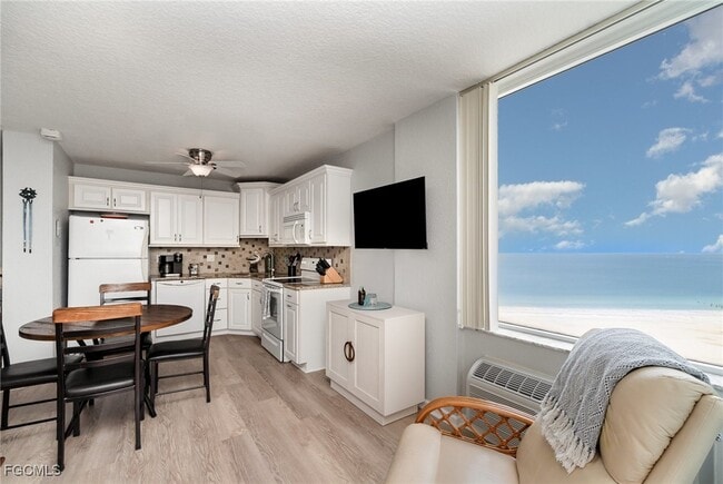 Building Photo - 7330 Estero Blvd Unit 906