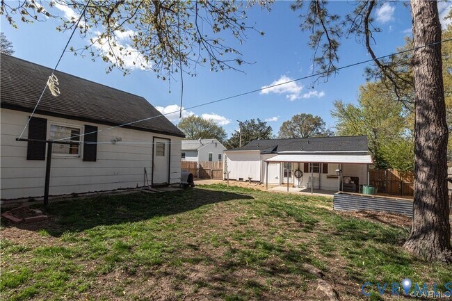 Photo - 2500 Lee St