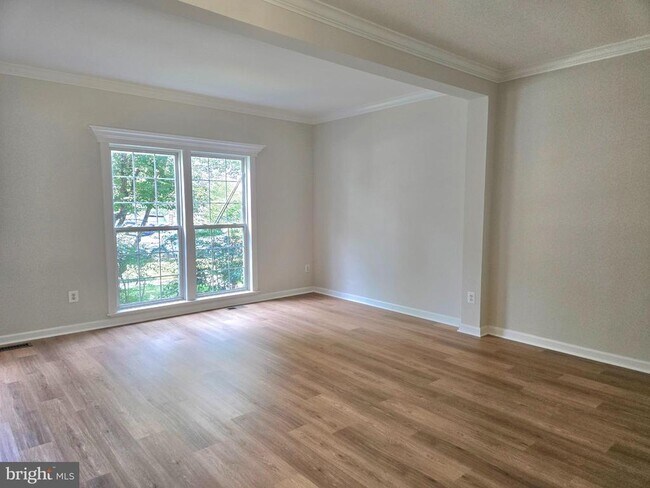 43283 Chokeberry Square