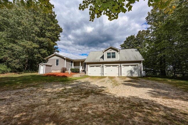 Photo - 55 Holbrook Hill Rd