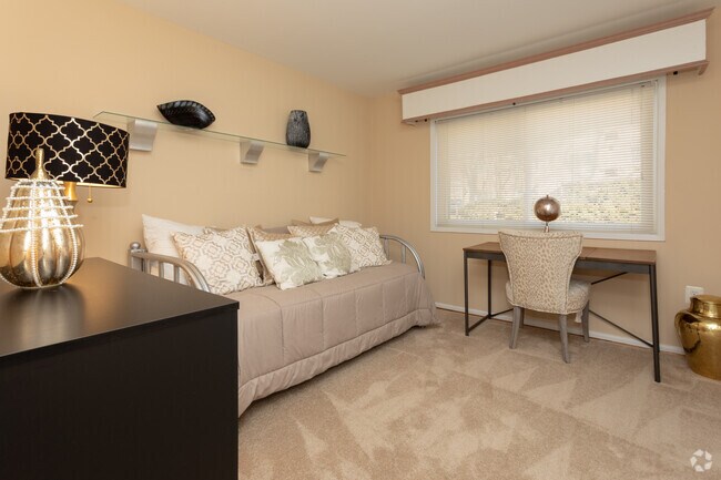 1BR, 1BA - 950SF