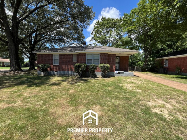 Photo - 3026 S Edgeware Rd