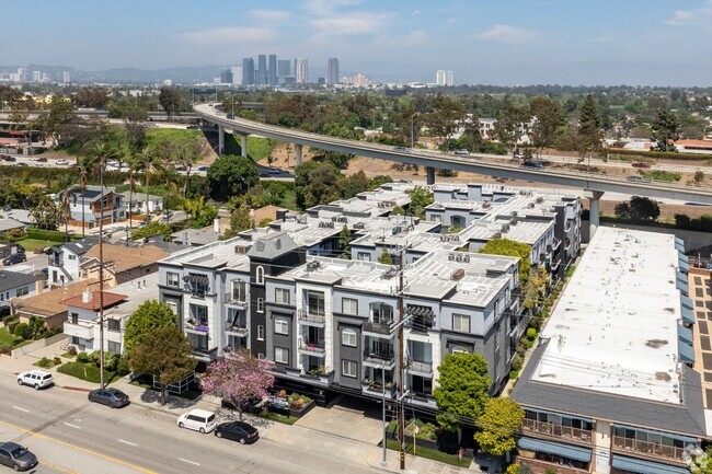 Building Photo - 2820 Sawtelle Blvd Rental