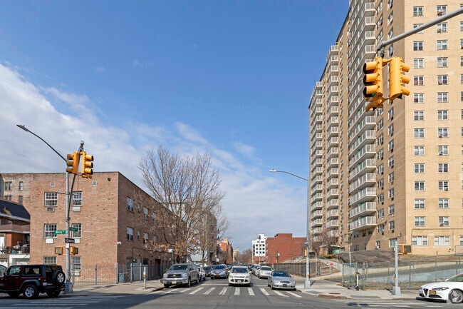 Context - Lind-Ric Apartments