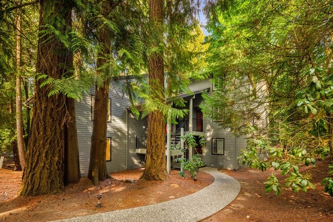 Building Photo - Cozy Redmond 2 Bedroom 2 Bath Condo