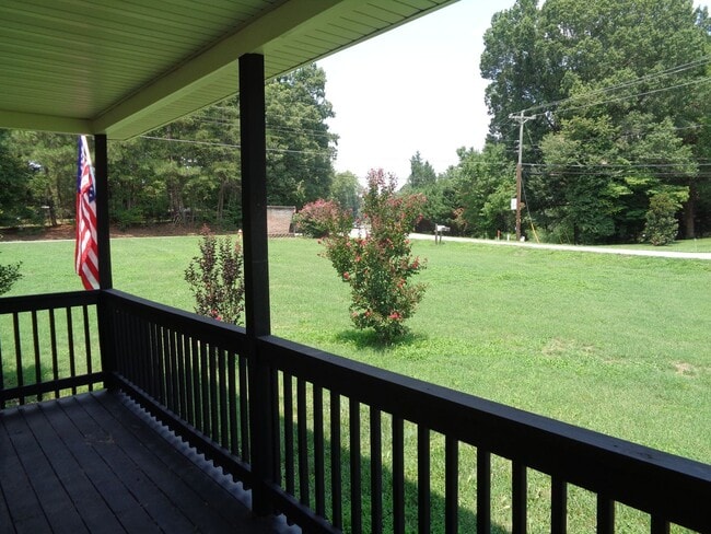 Photo - Lots of Space-Big Yard