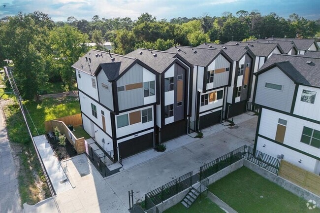 Building Photo - 812 Curtin St Rental