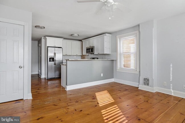 Building Photo - 33 E Front St Unit 2ND FL