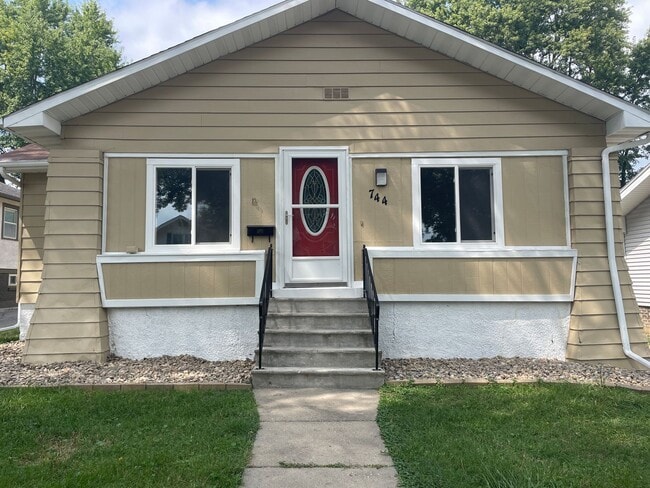 Building Photo - Remodeled 3 Bedroom , 1 Bath Home!
