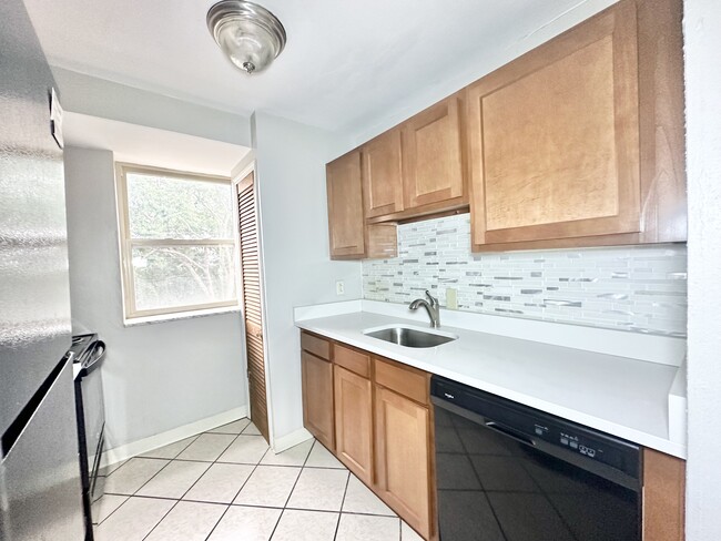 Kitchen - Waldorf Park Apartments