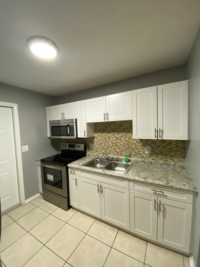 9416 North Mulberry Street Townhome Townhome Rental in Tampa FL