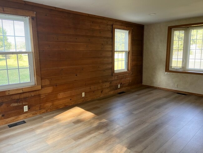 Building Photo - 1035 IN-25