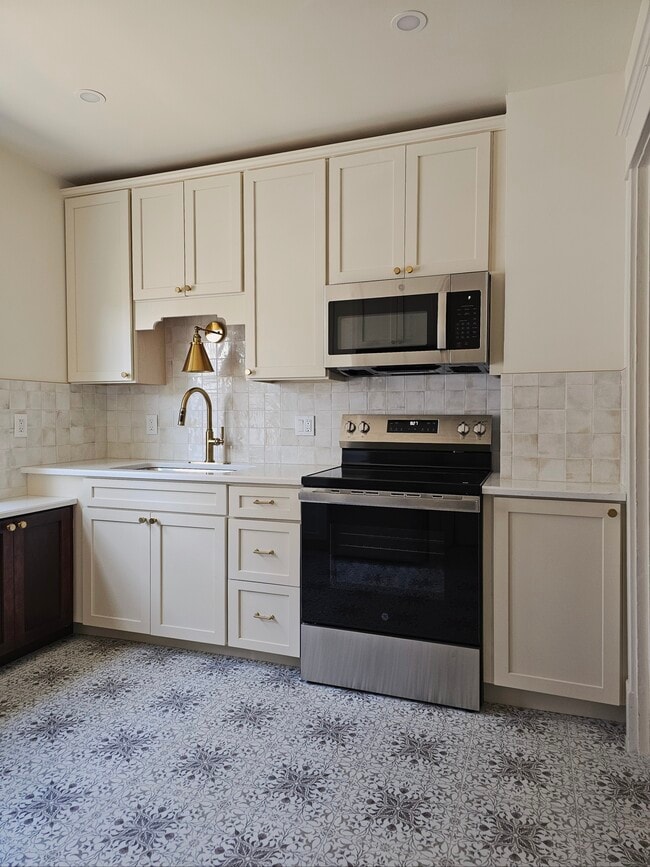 Photo - 148 Nassau Ave Unit Lower