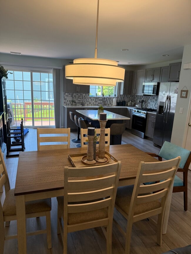 Dining area - 560 Silver Sands Rd Unit 1502
