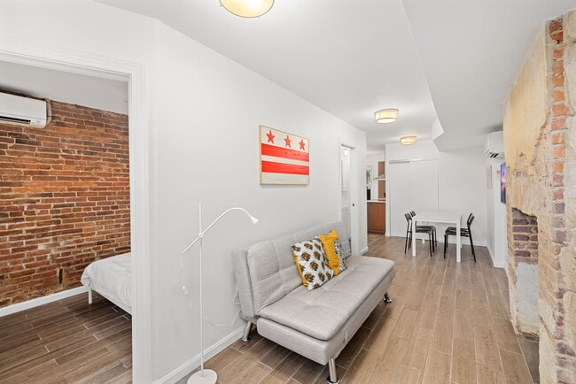 Photo - 619 10th St NE