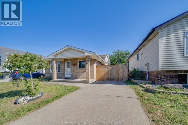 Photo - 1465 Foster Ave