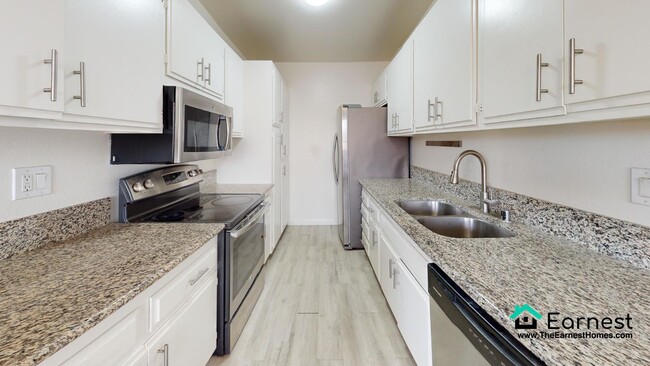 2 + 2 Spacious 2-Bedroom Condo with Top-Ti... - 2 + 2 Spacious 2-Bedroom Condo with Top-Ti... Unit #43