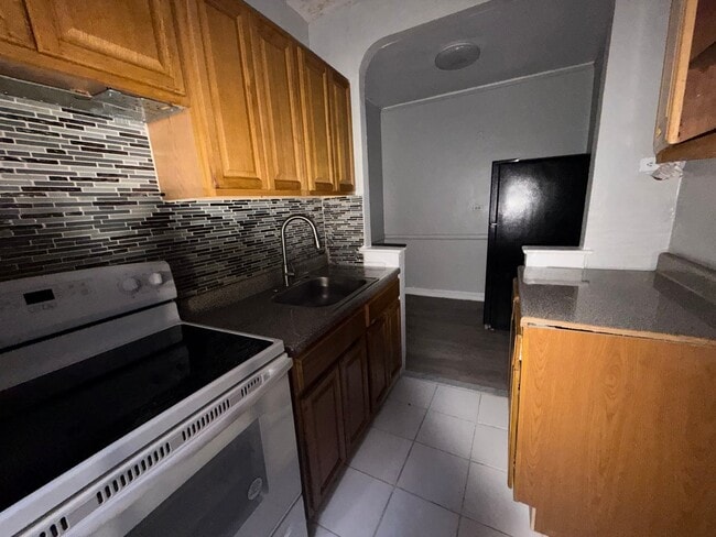 Photo - 253 E 181st St Unit 1